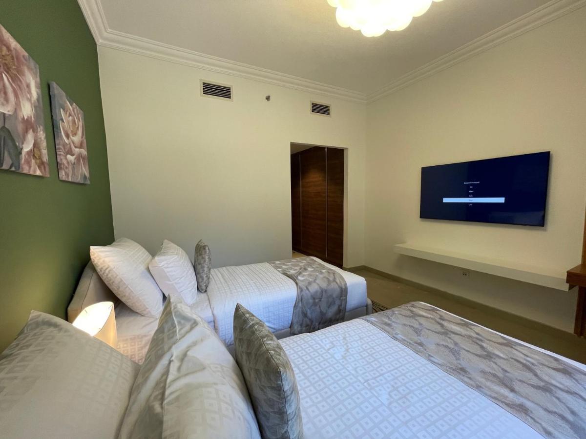 Goodwood Suites Homes Vacation Дубай Екстериор снимка
