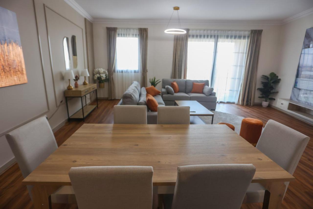 Goodwood Suites Homes Vacation Дубай Екстериор снимка