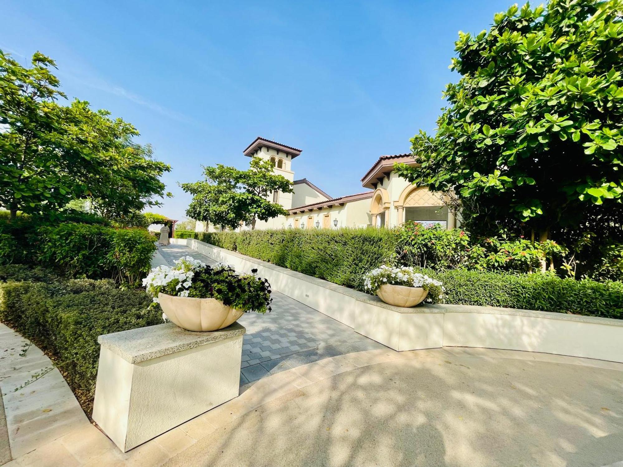 Goodwood Suites Homes Vacation Дубай Екстериор снимка